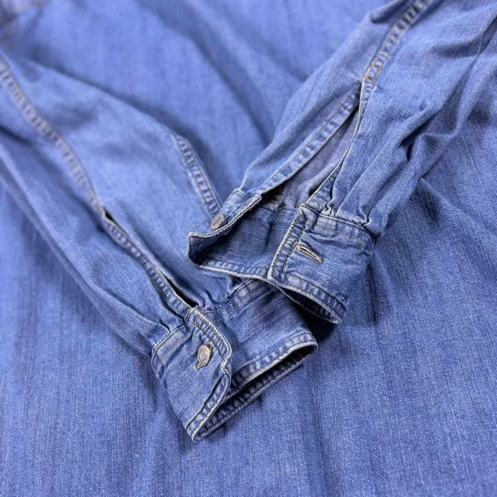 Levi's Denim Snap Shirt Medium Wash Button Up Unisex‎ L Coastal Cowgirl Western